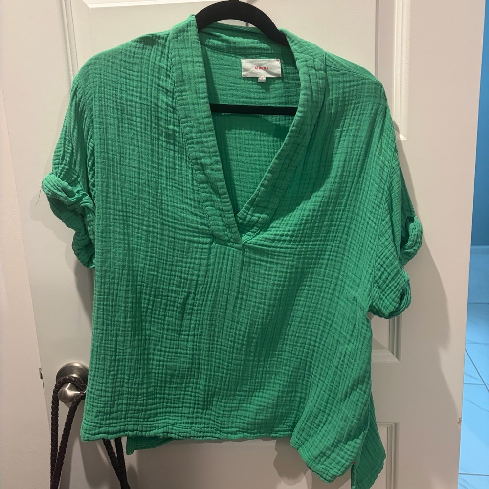 XiRENA Emerald Green Gauze V-Neck Tunic